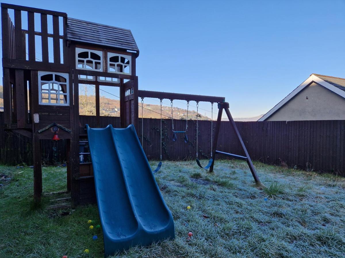 Flat 5. Modern Studio Apartment, Tynte Hotel, Mountain Ash Quakers Yard Exterior photo